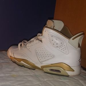 Air Jordan 6 Golden Moment